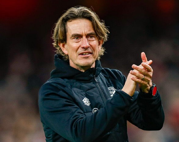 热刺战平曼城，弗兰克盛赞球队表现与韧性