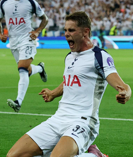 舍伍德力荐范德芬：利物浦左中卫的理想之选